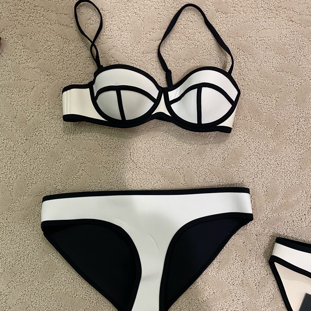 BRAND NEW TRIANGL swim top XS